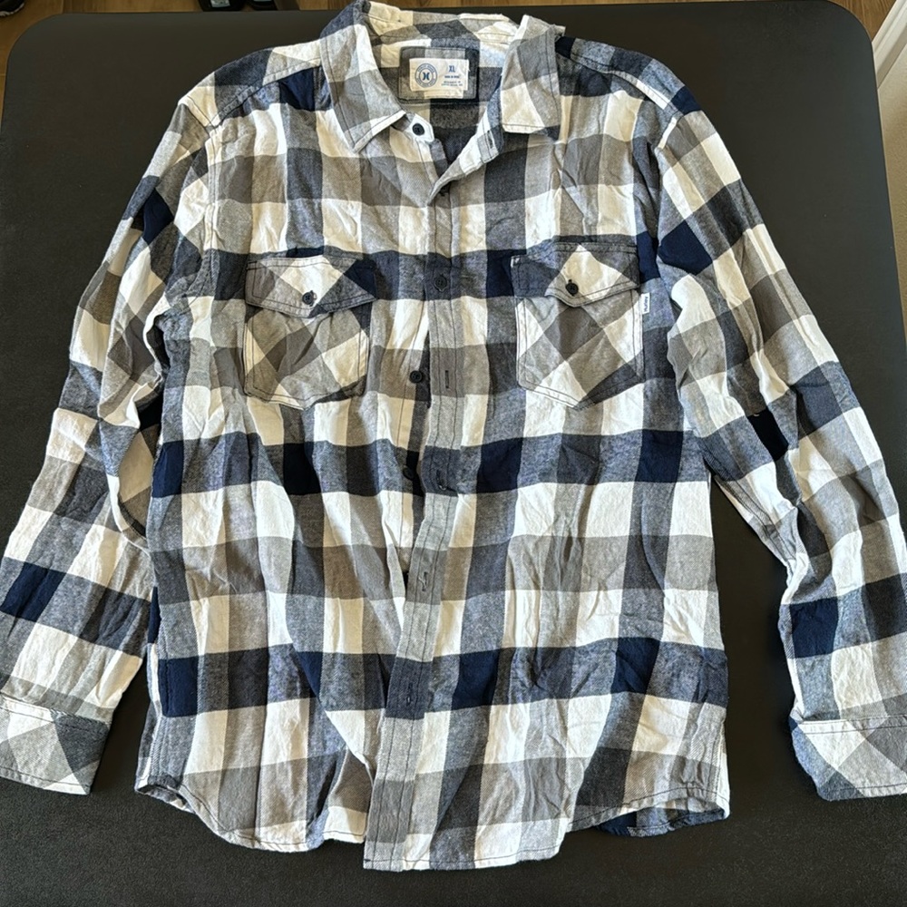 Hurley XL Blue and White Plaid Button Up Long Sleeve Shirt